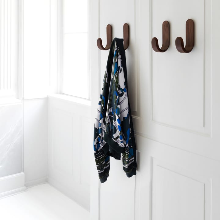 Curve haak, Walnoot Normann Copenhagen
