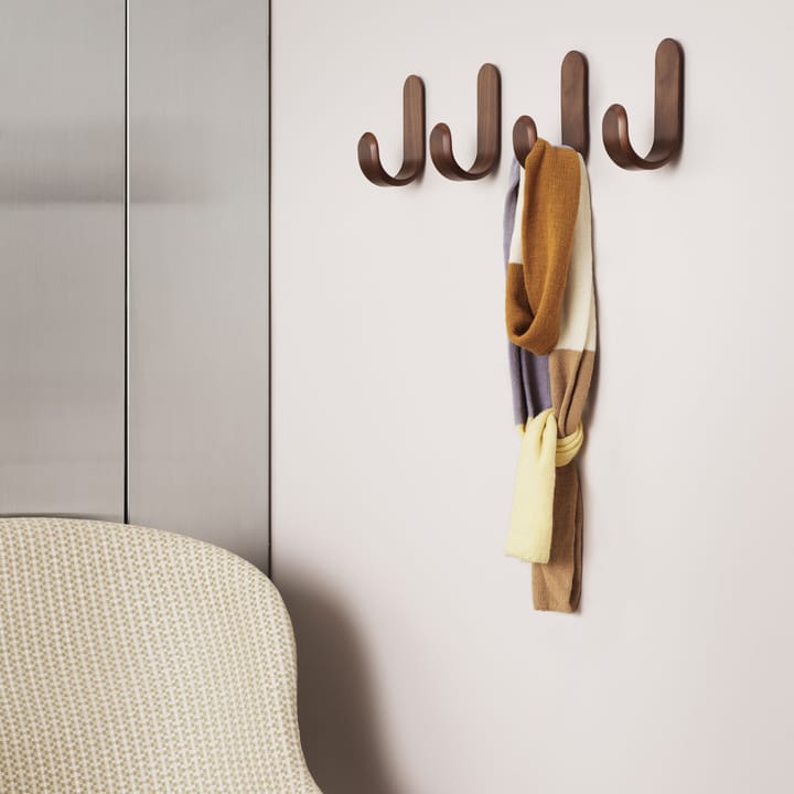 Curve haak, Walnoot Normann Copenhagen