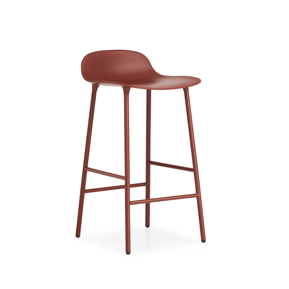 Normann Copenhagen Form barkruk laag red, roodgelakte stalen poten