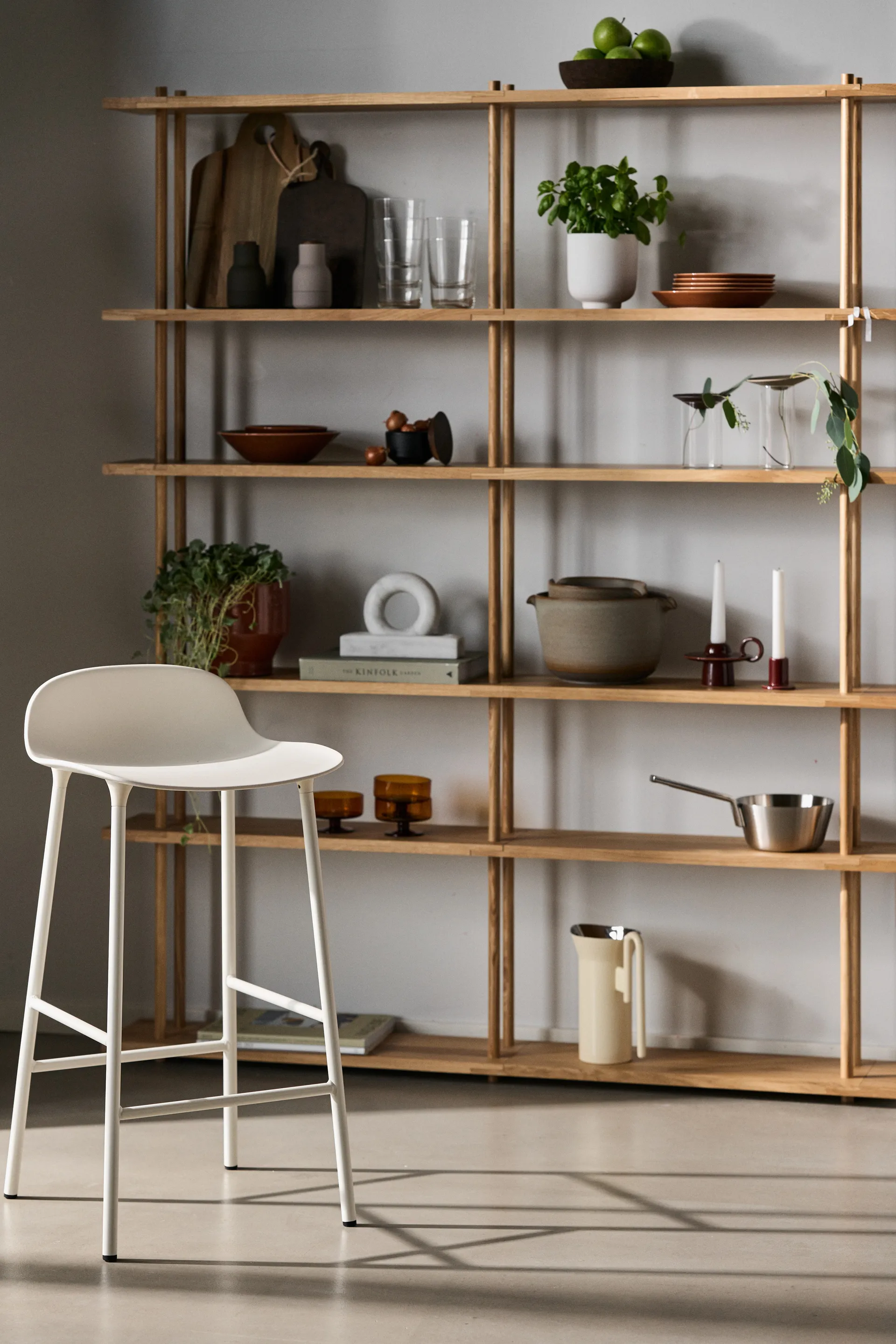 Form Chair barkruk metalen poten, wit Normann Copenhagen