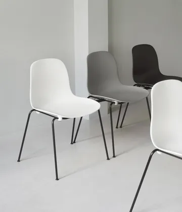Form Chair stapelbare stoel zwarte poten 2-pack, Grijs - Normann Copenhagen