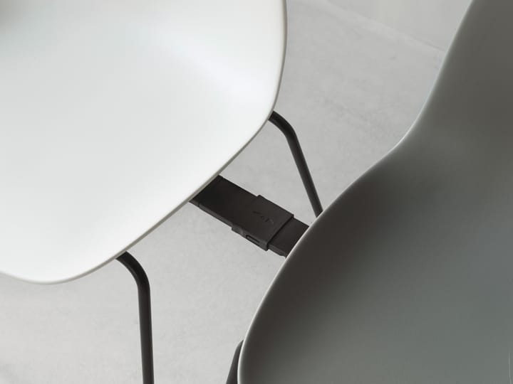 Form Chair stapelbare stoel zwarte poten 2-pack, Grijs Normann Copenhagen