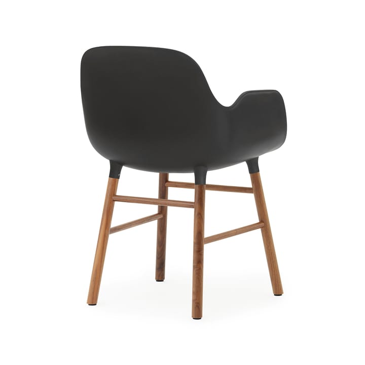 Form stoel met armleuningen - black, walnoothouten poten - Normann Copenhagen