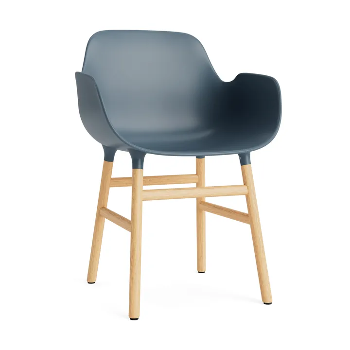 Form stoel met armleuningen - blue, eikenhouten poten - Normann Copenhagen