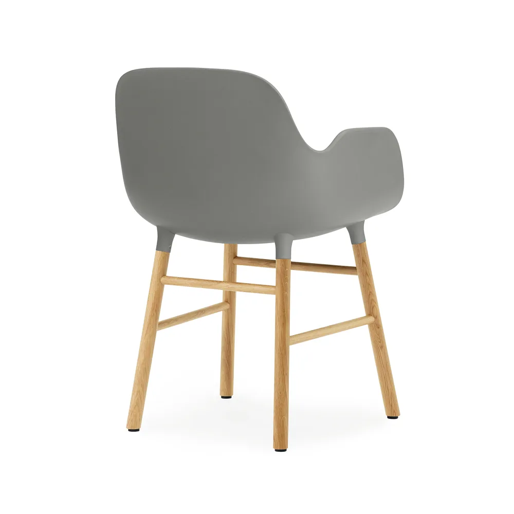 Form stoel met armleuningen, grey, eikenhouten poten Normann Copenhagen