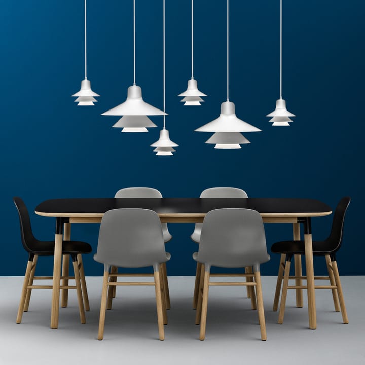 Form Stoel, red, eikenhouten poten Normann Copenhagen