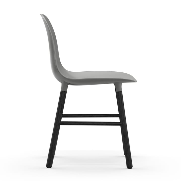 Form stoel zwarte poten, Grijs Normann Copenhagen