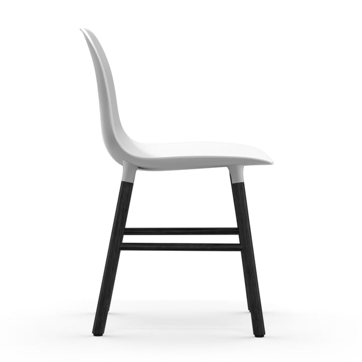 Form stoel zwarte poten, Wit Normann Copenhagen