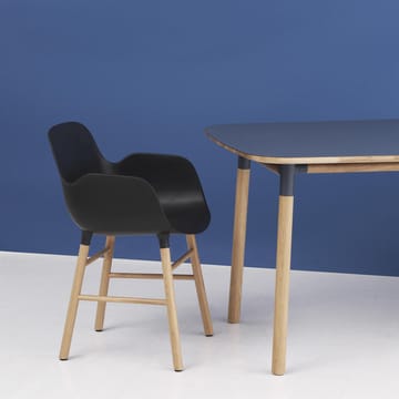 Form tafel 120x120 cm - blauw - Normann Copenhagen