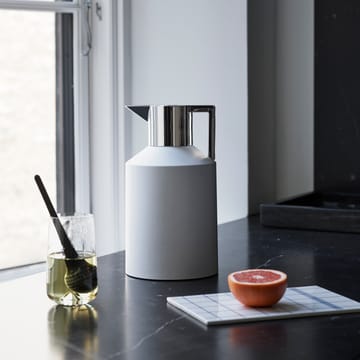 Geo thermoskan 1,5 l - Wit-zilver - Normann Copenhagen