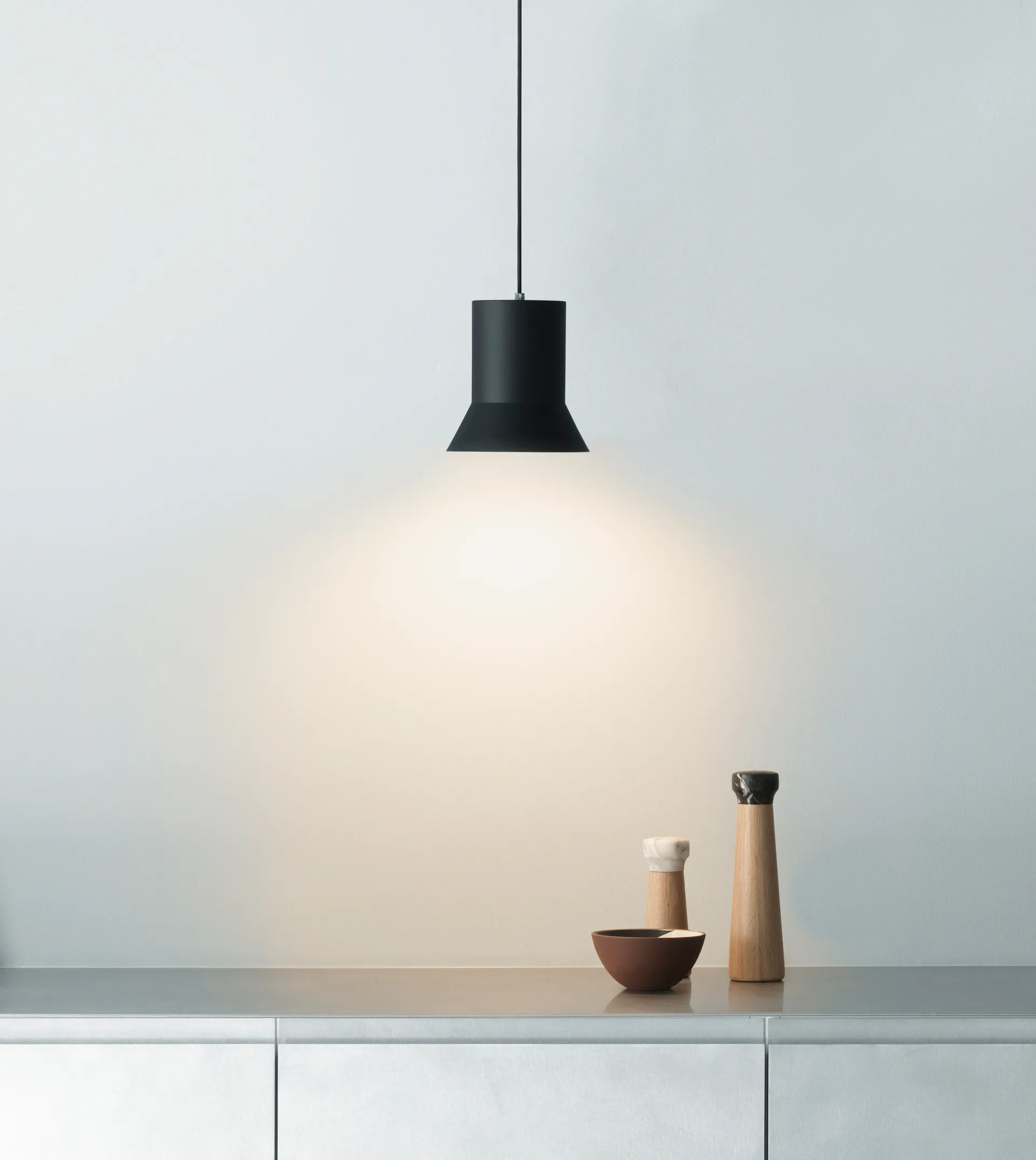 Hat hanglamp medium, Zwart Normann Copenhagen