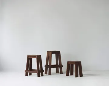Let barkruk 65 cm - Brown Stained Ash - Normann Copenhagen