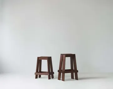 Let barkruk 65 cm - Brown Stained Ash - Normann Copenhagen