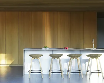 Mat Barstool barkruk 65 cm - Seaweed-beech-black steel - Normann Copenhagen