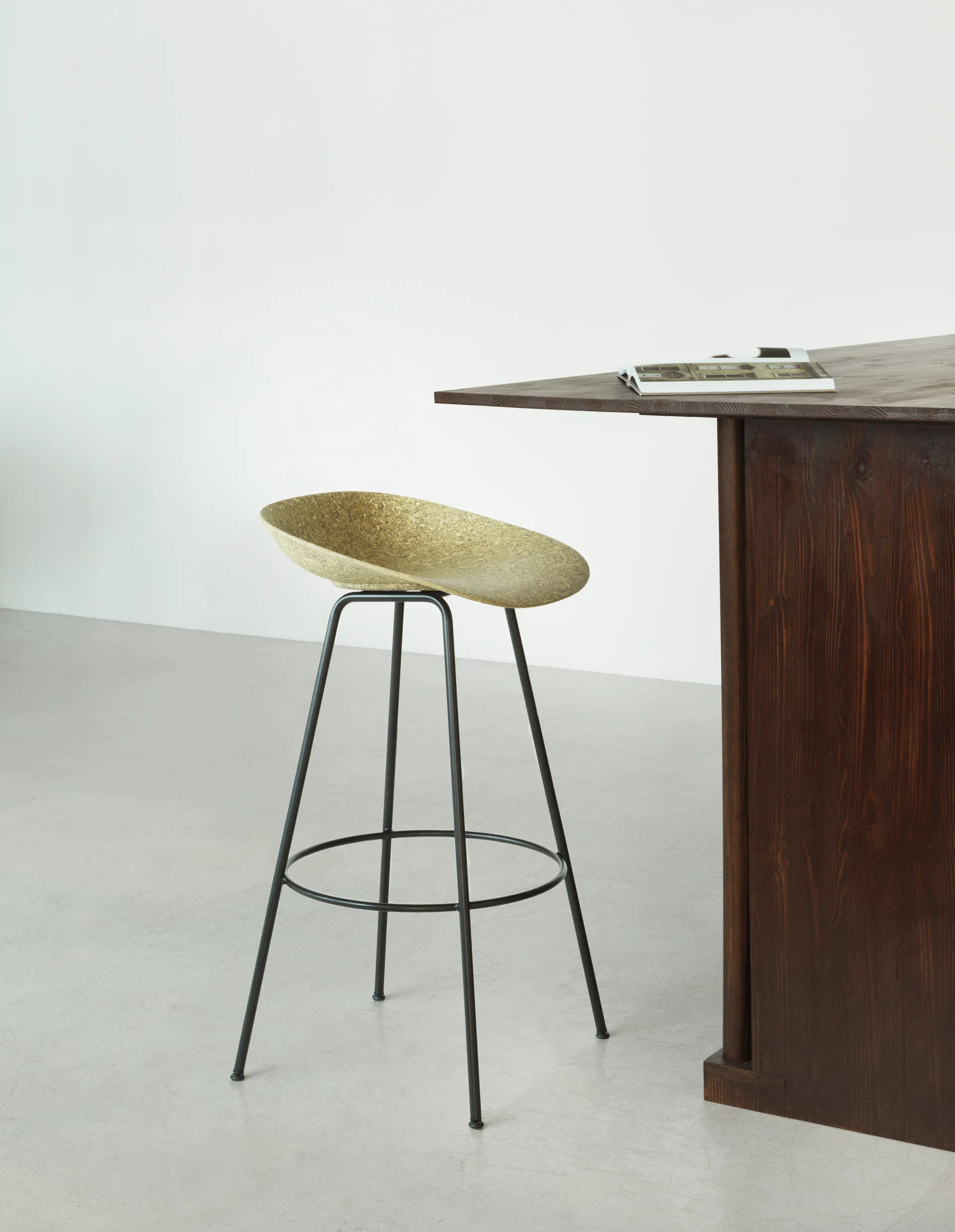 Mat Barstool barkruk 75 cm, Seaweed-black steel Normann Copenhagen