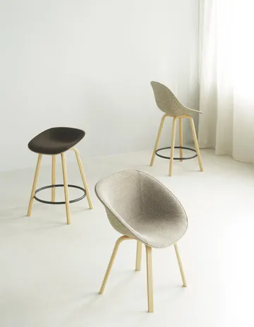 Mat Barstool barkruk voorkant gestoffeerd 65 cm - Ultra 41599-hemp-beech-black steel - Normann Copenhagen