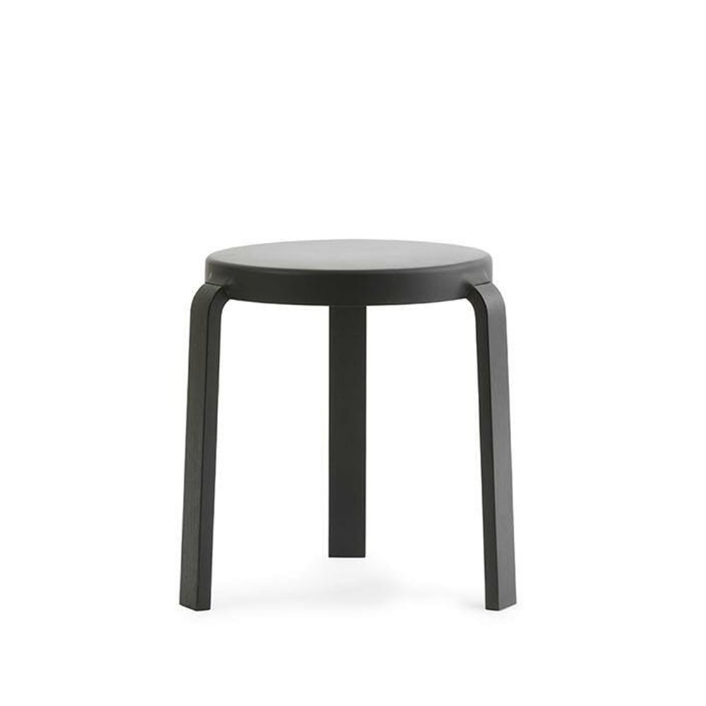 Normann Copenhagen Tap Kruk black, zwarte eikenhouten poten