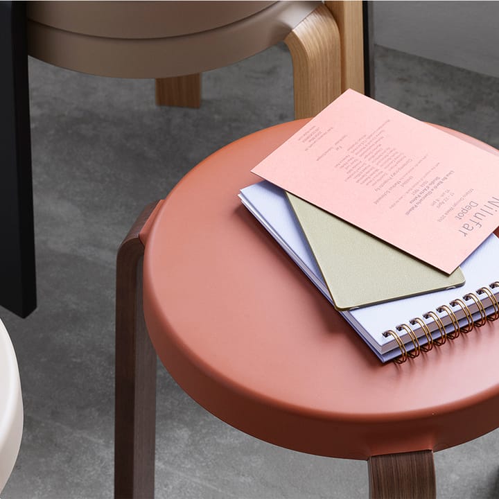 Tap Kruk, grey, walnoothouten poten Normann Copenhagen