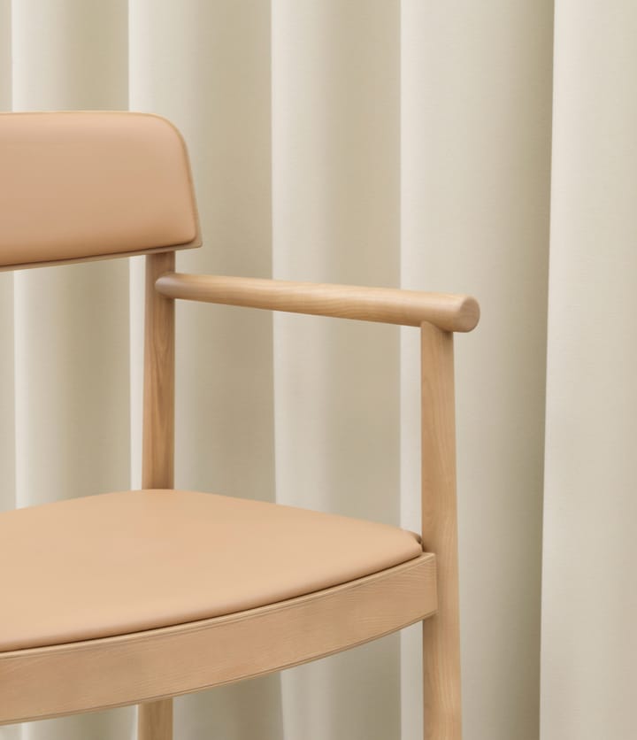 Timb armstoel met kussen, Tan/ Ultra Leather - Camel Normann Copenhagen