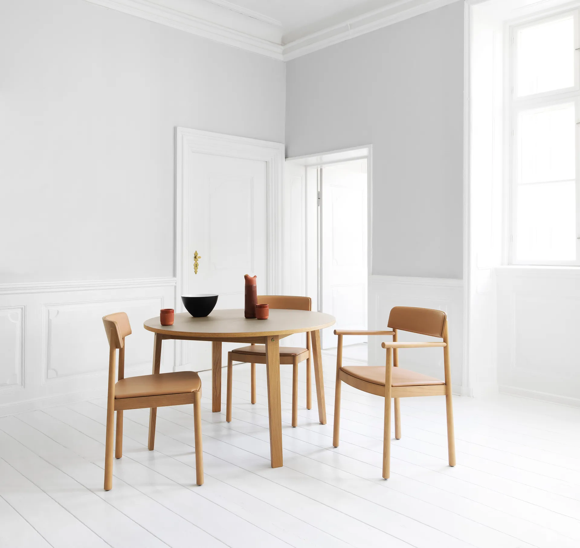 Timb stoel met kussen, Tan/ Ultra Leather - Camel Normann Copenhagen