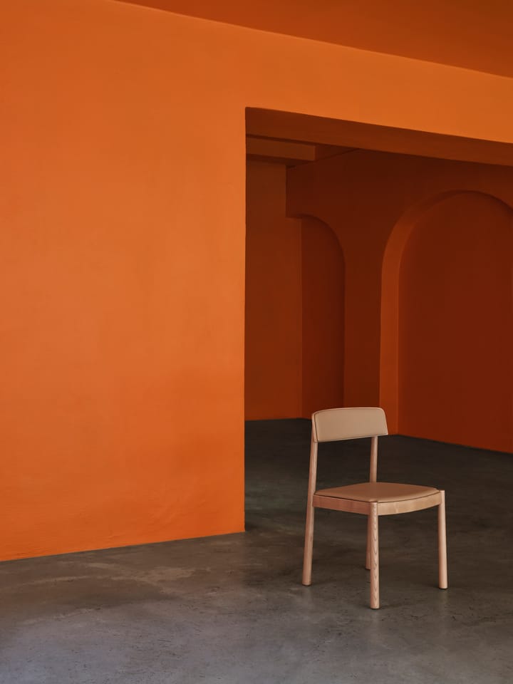 Timb stoel met kussen, Tan/ Ultra Leather - Camel Normann Copenhagen