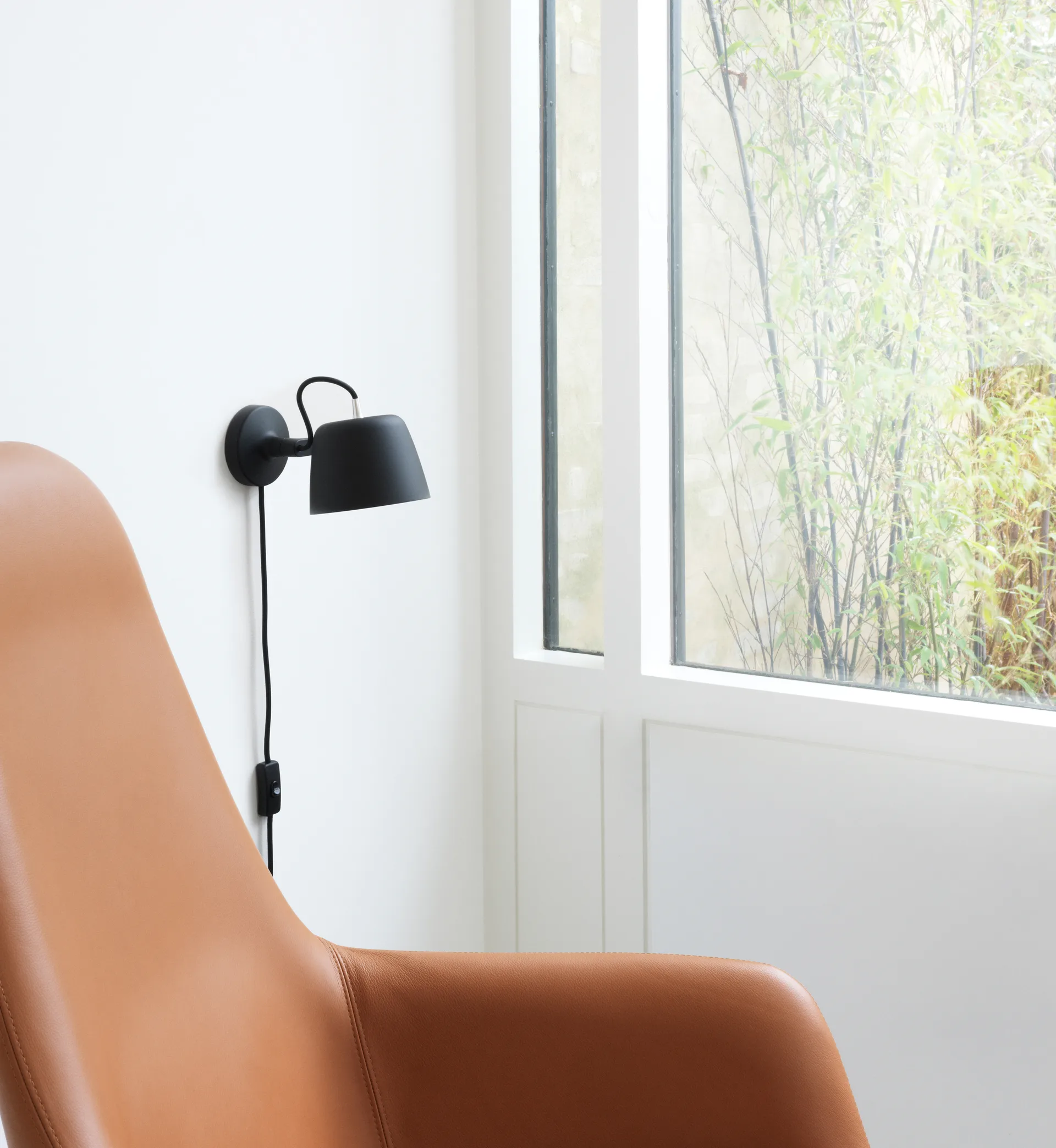 Tub wandlamp, Zwart Normann Copenhagen