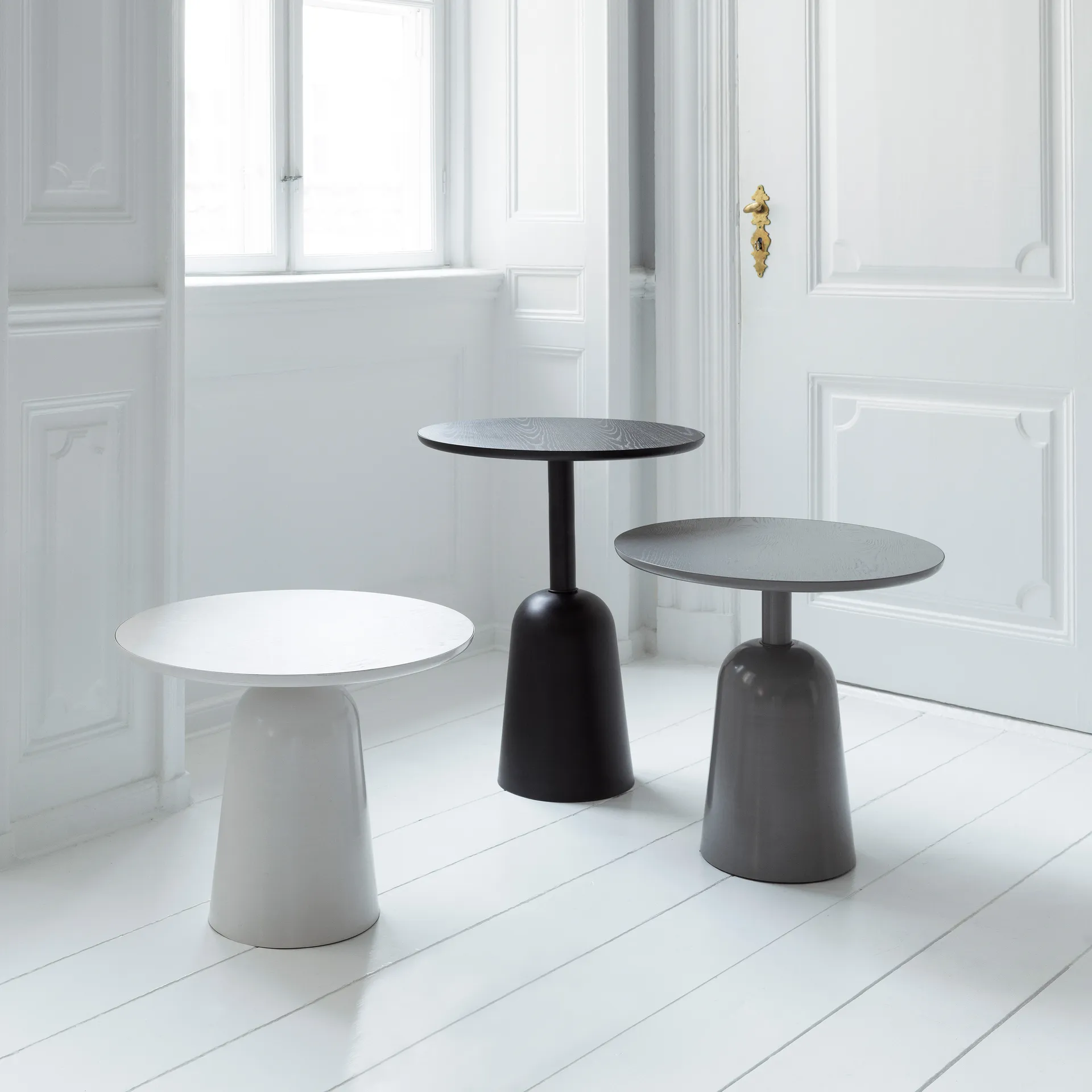 Turn verstelbare tafel Ø55 cm, Warmgrijs Normann Copenhagen