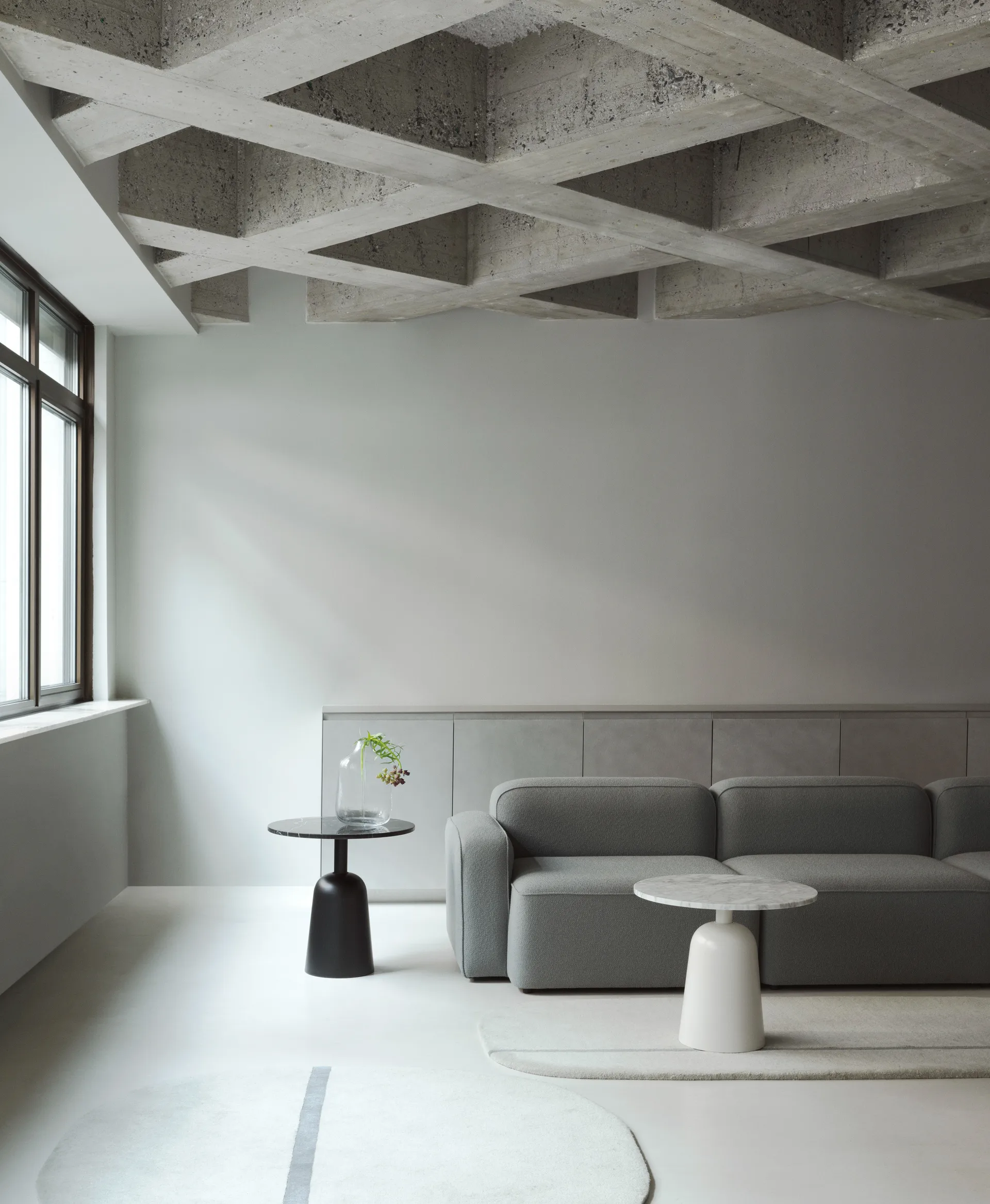 Turn verstelbare tafel Ø55 cm, Zwart marmer Normann Copenhagen