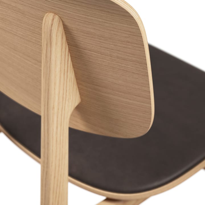 NY11 stoel met leren zitting eiken, Dunes dark brown NORR11