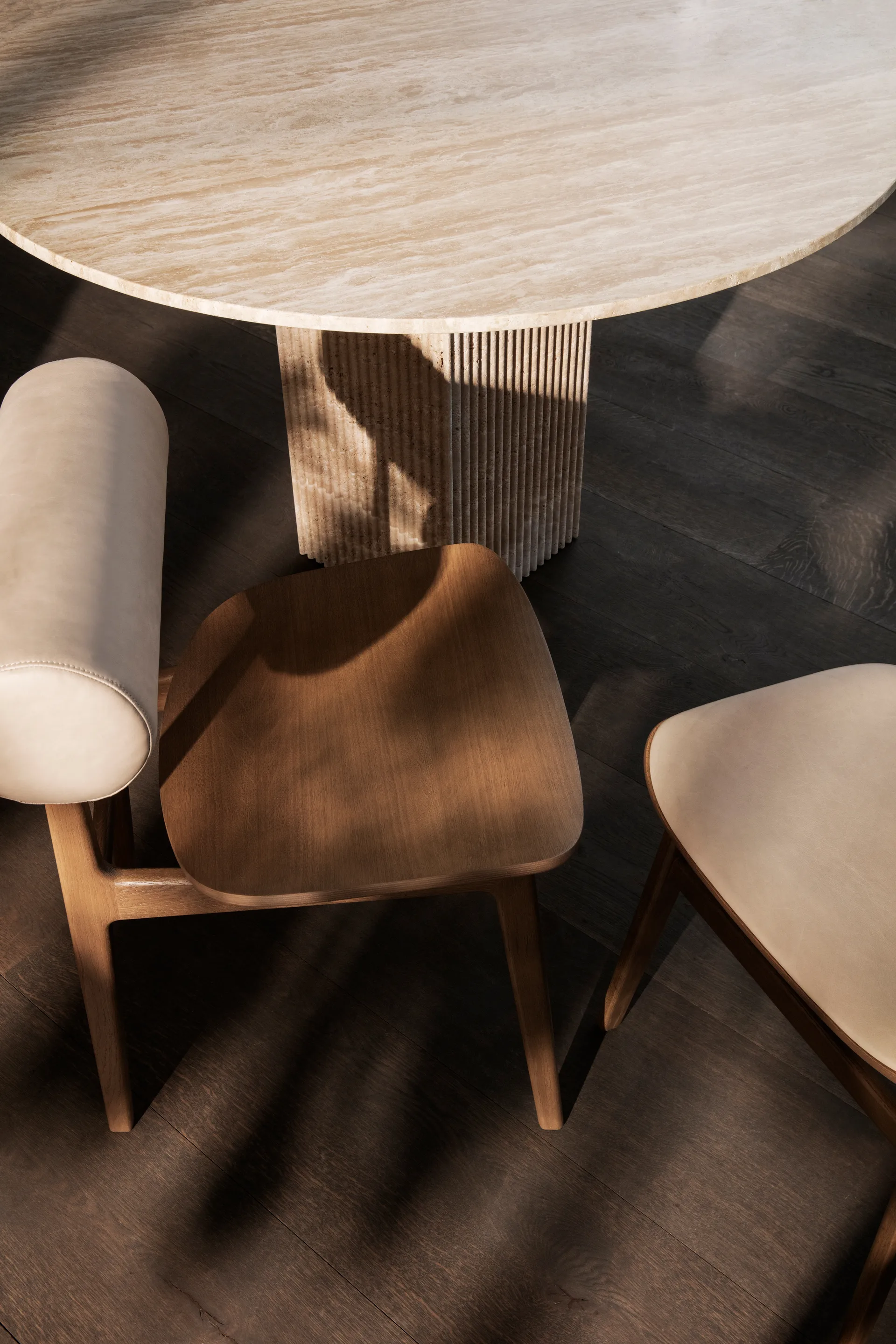 Soho eettafel, Beige travertin, Ø140x70 cm NORR11