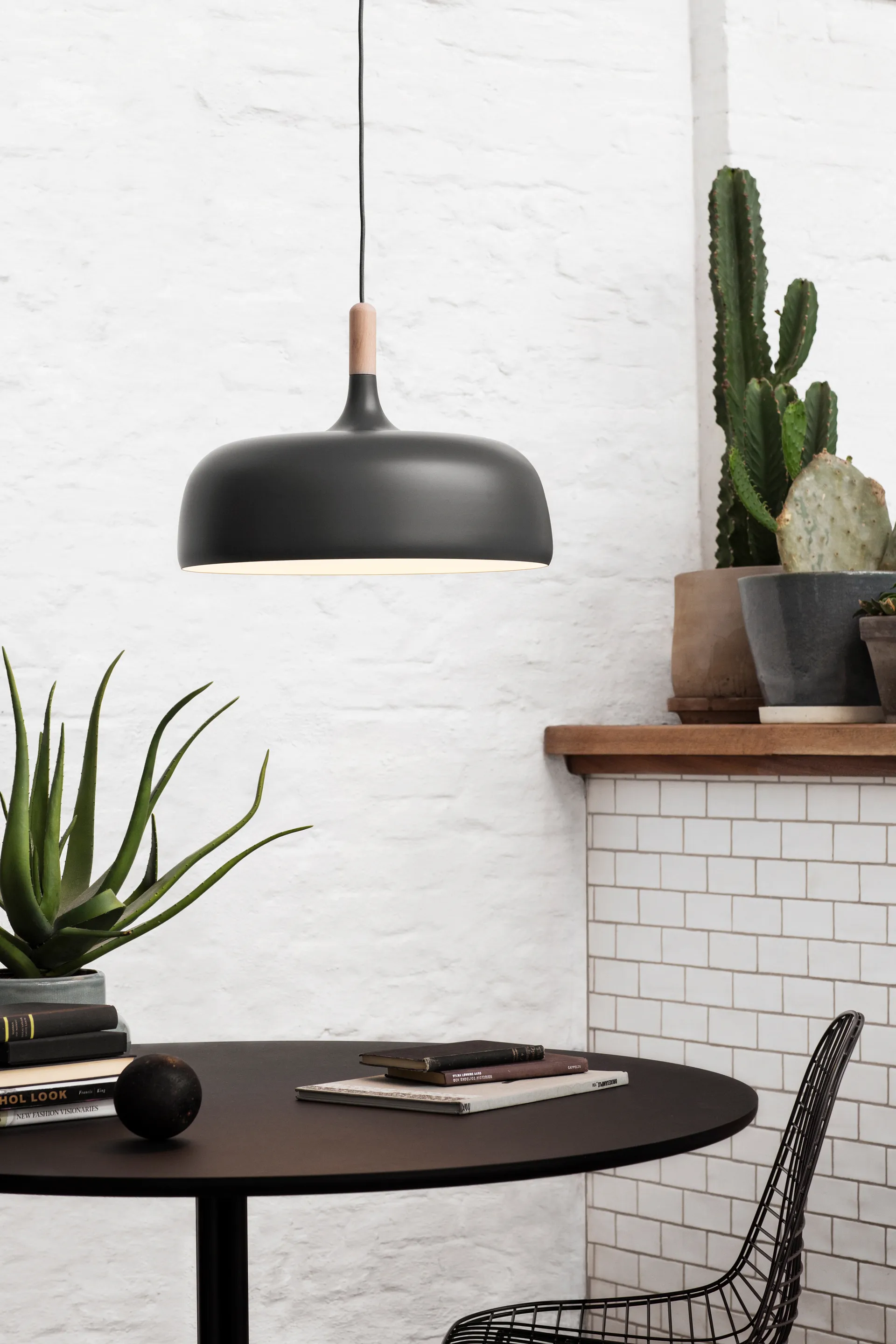 Acorn hanglamp, Matzwart Northern