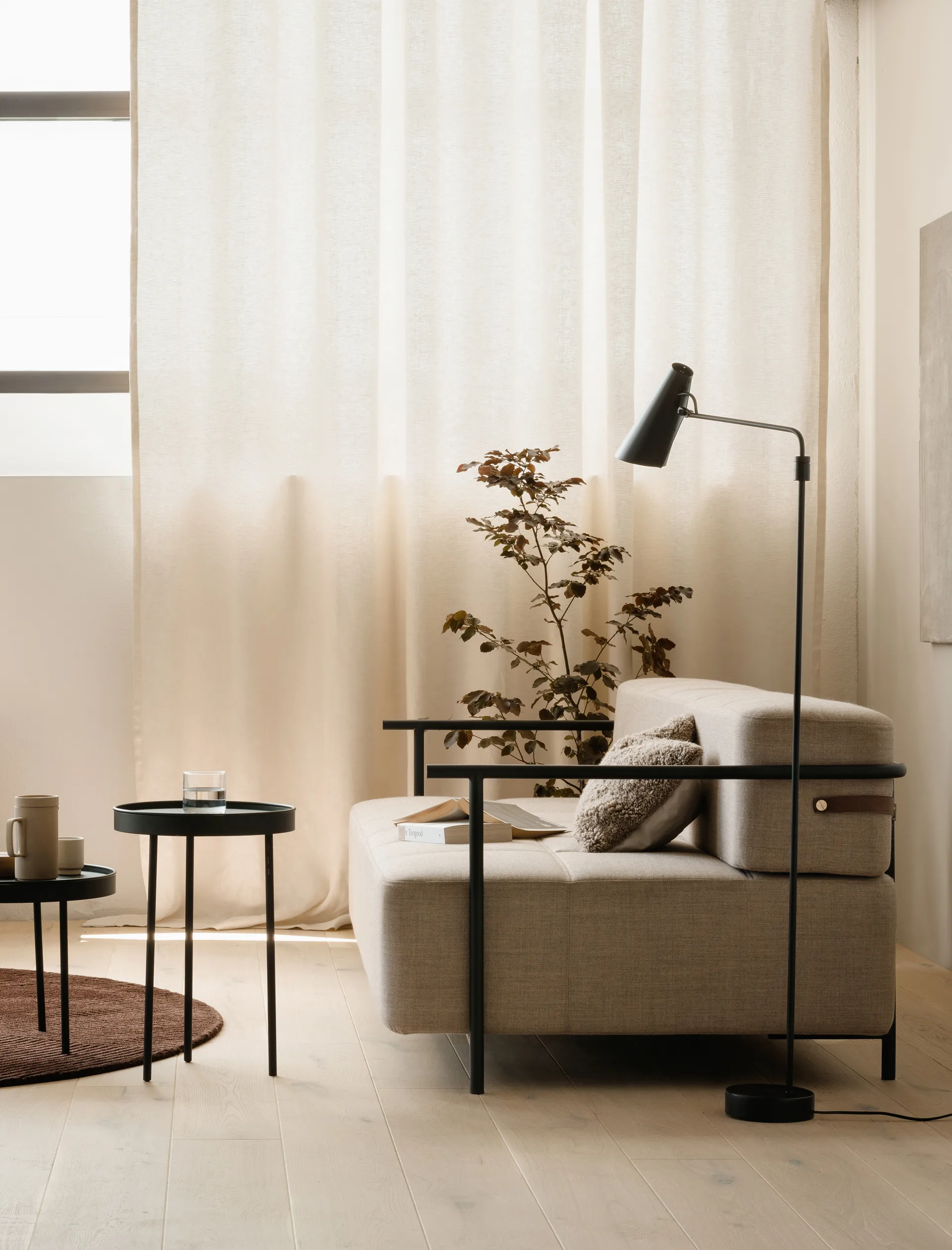 Birdy swing vloerlamp, Zwart-zwart Northern