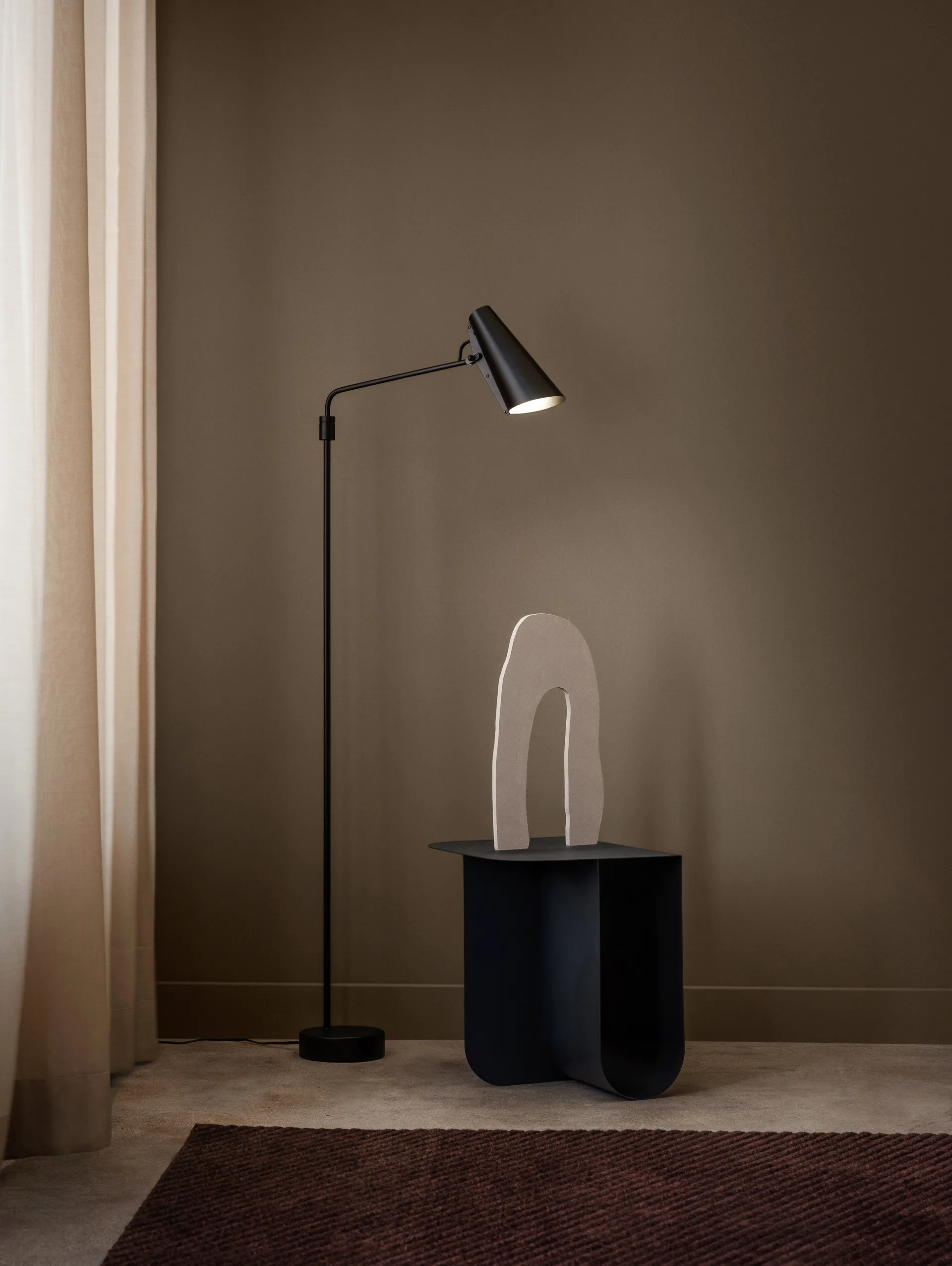 Birdy swing vloerlamp, Zwart-zwart Northern
