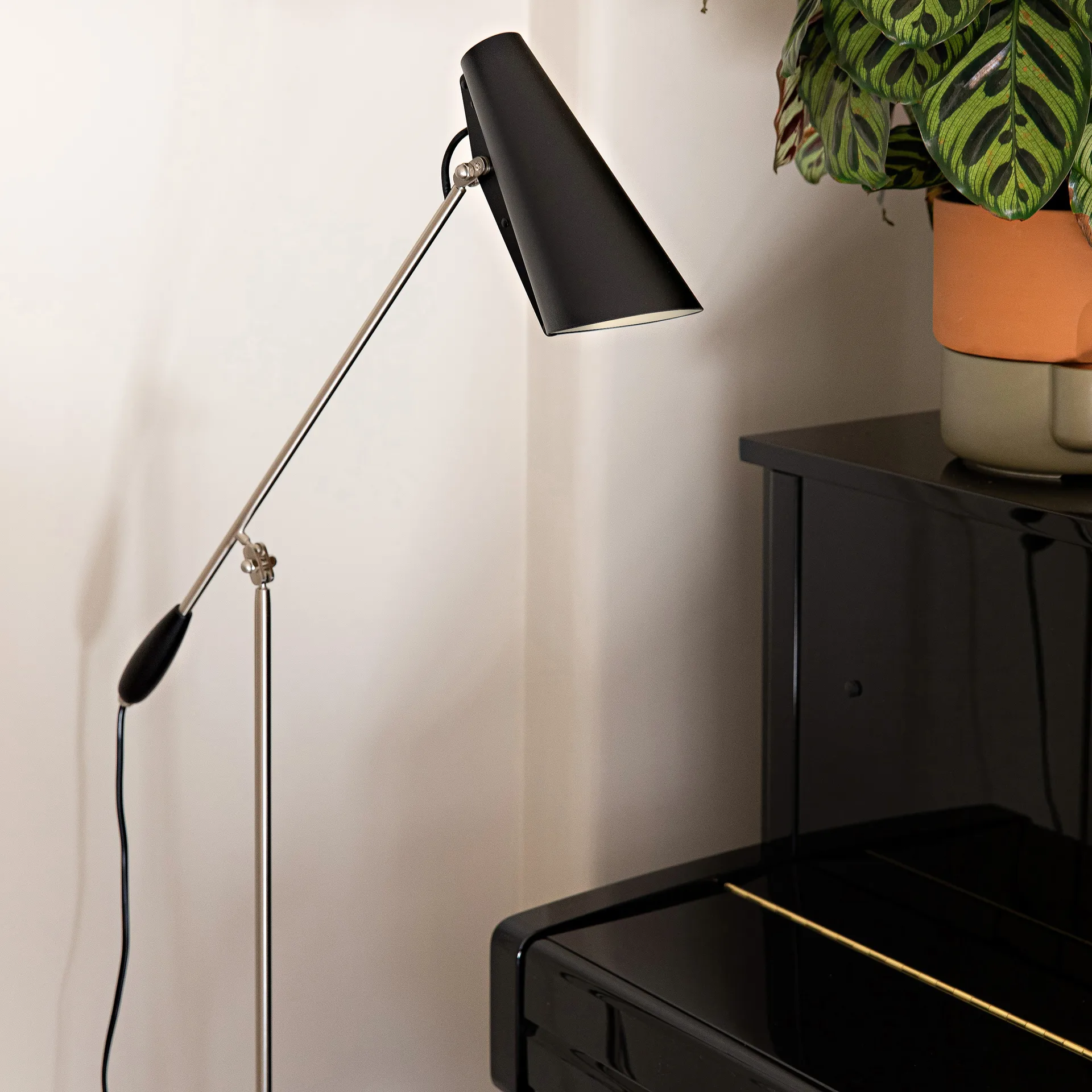 Birdy vloerlamp, Black-steel Northern