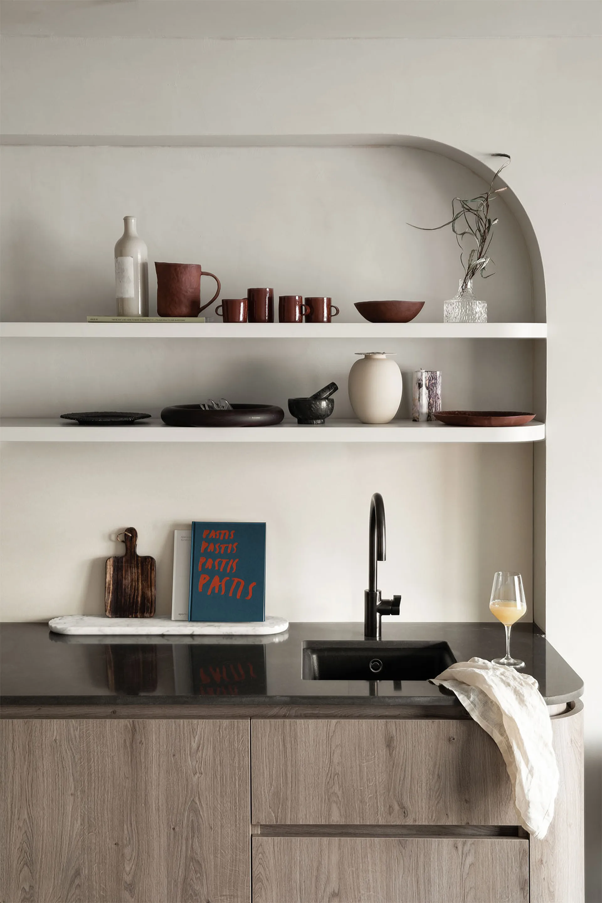 Podium dienblad 65 cm, Mixed white marble Northern