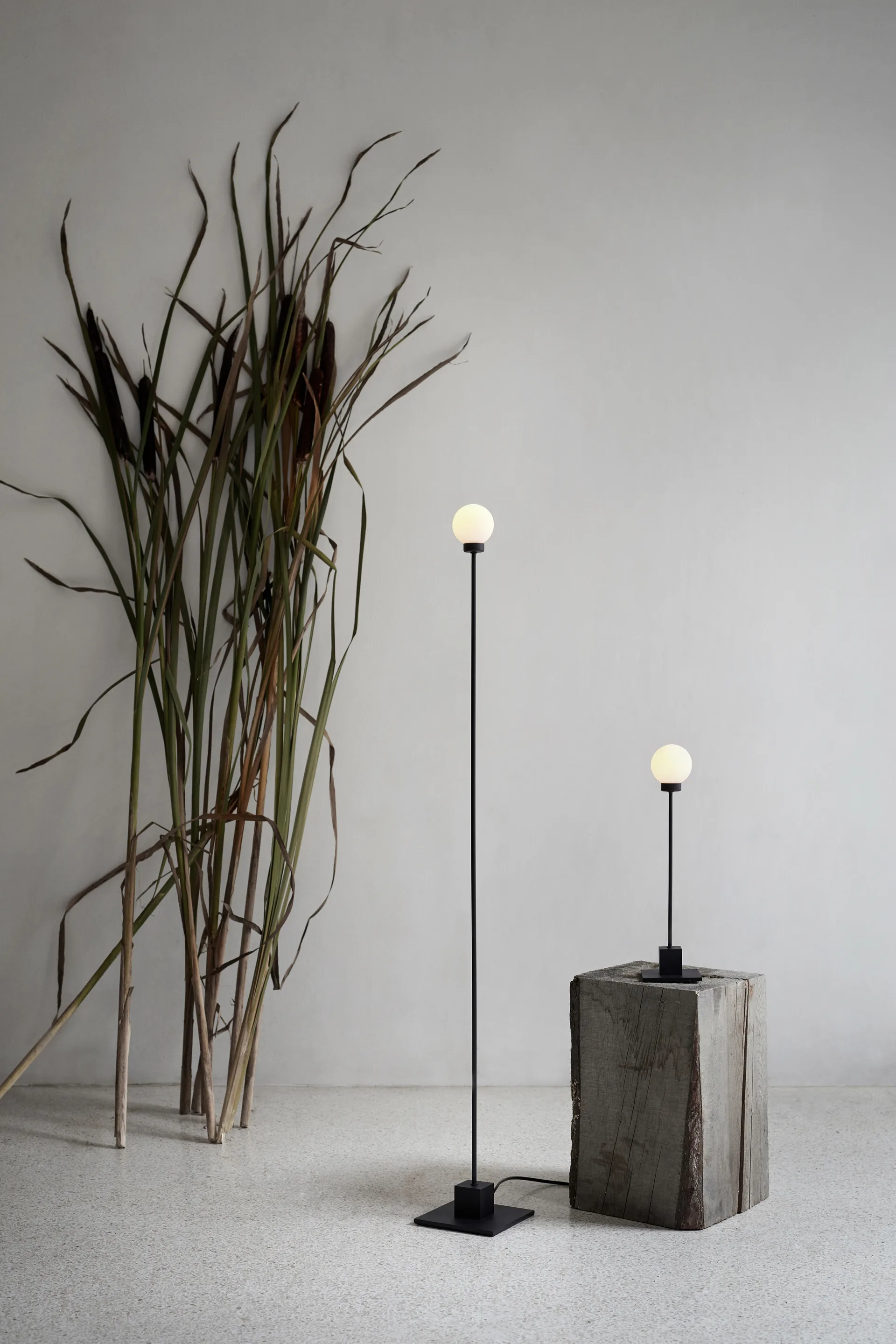 Snowball vloerlamp 117 cm, Black Northern