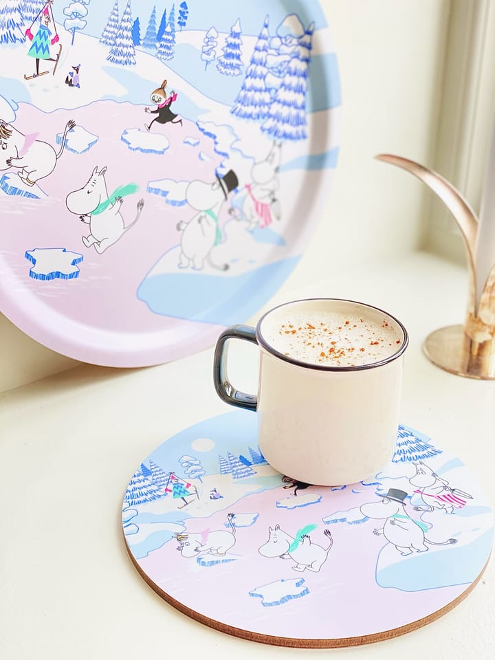 Moomin pannenonderzetter winter 2022 Ø21 cm, Blauw-wit-roze Opto Design