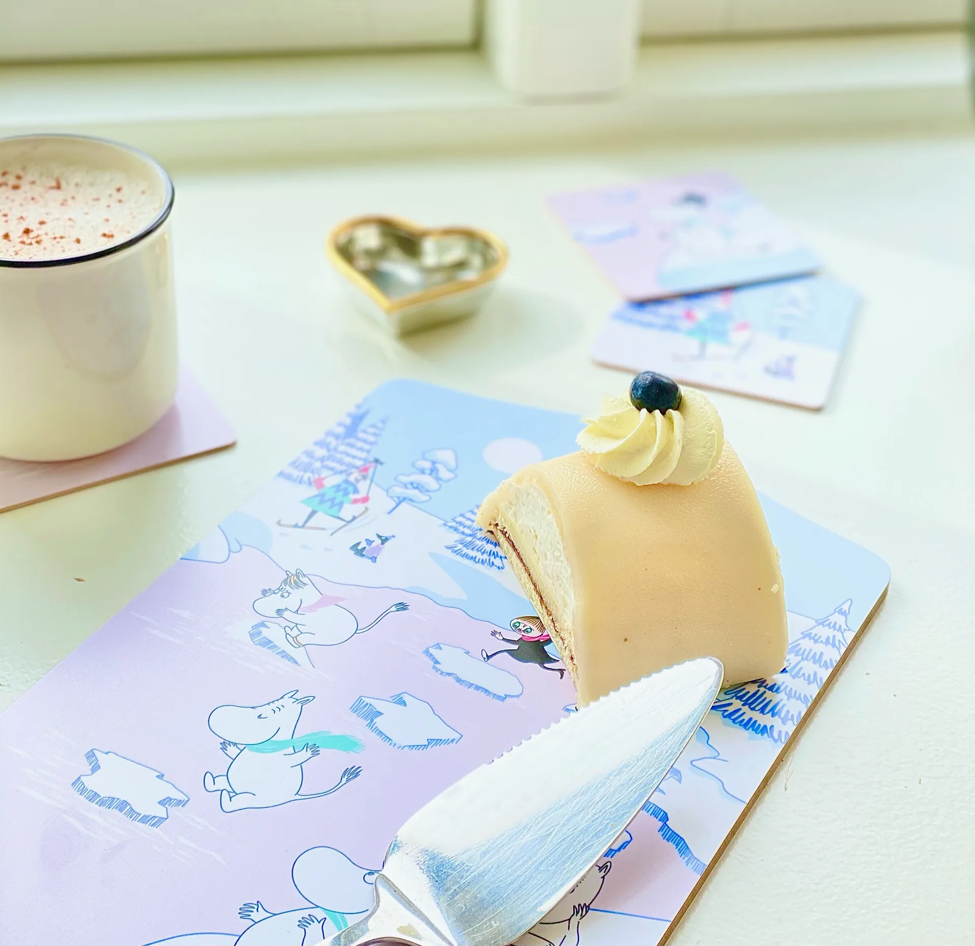 Moomin snijplank winter 2022 20x30 cm, Blauw-wit-roze Opto Design