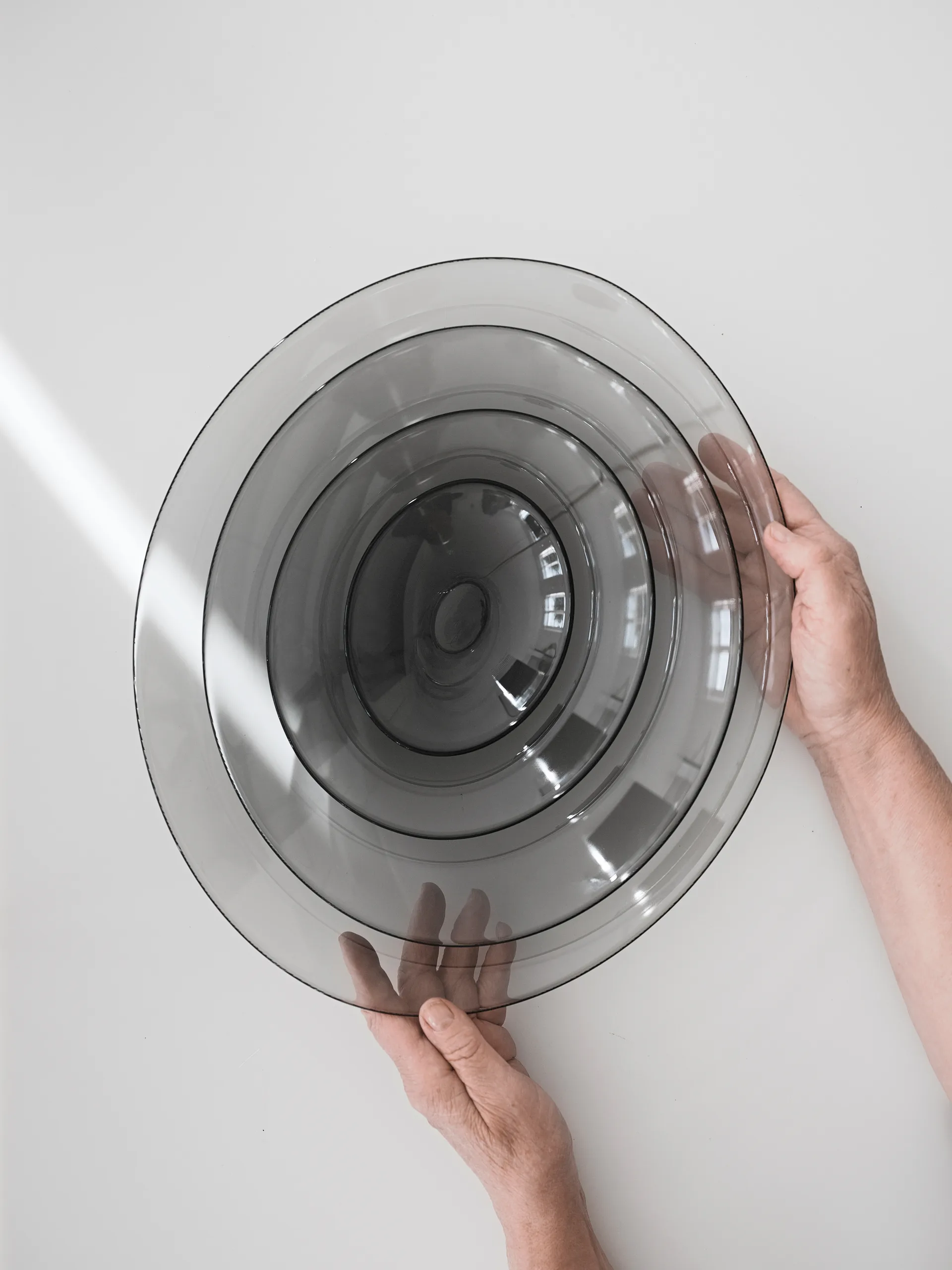 Pond schotel 36,3 cm, Grijs Orrefors