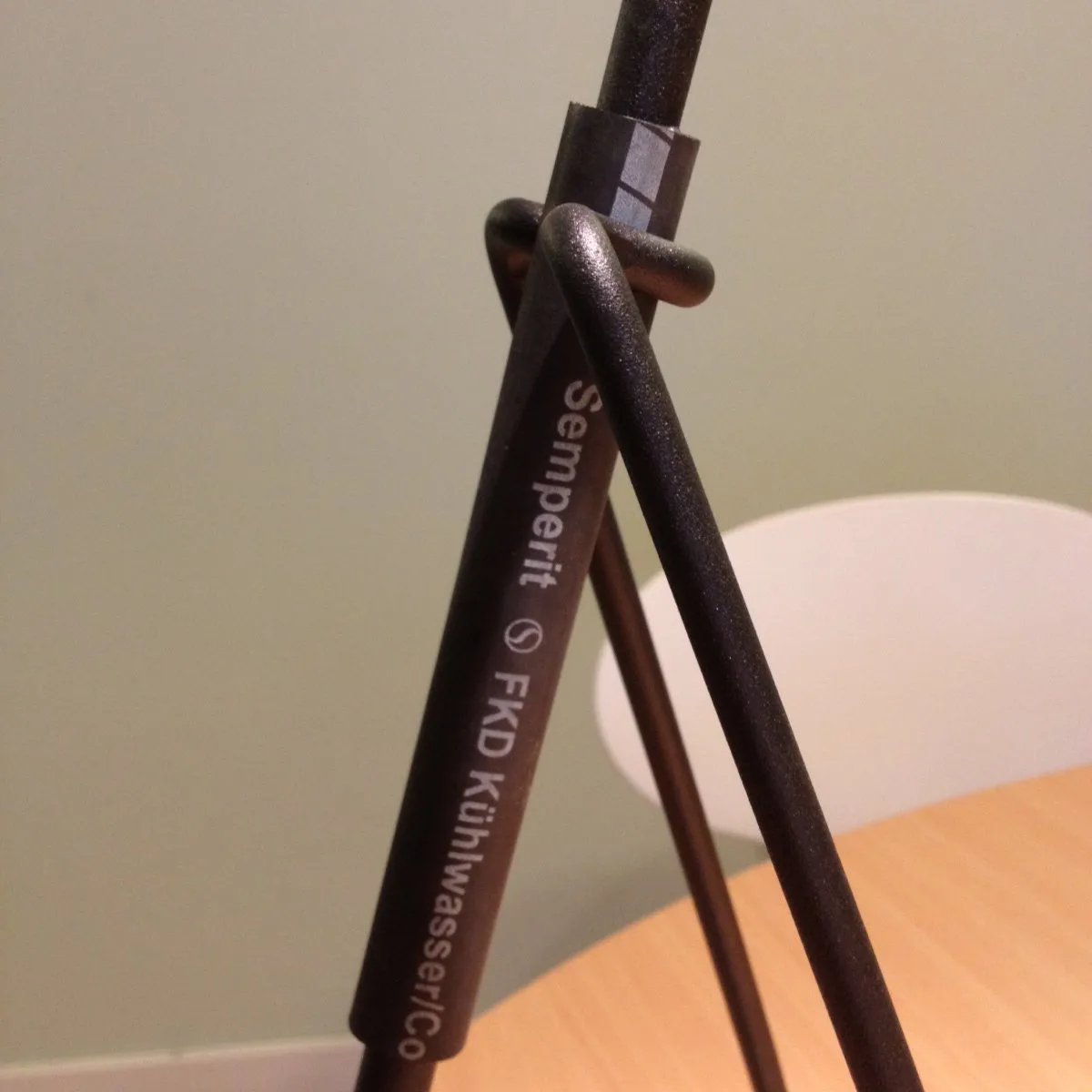 Lean vloerlamp, zwart Örsjö Belysning