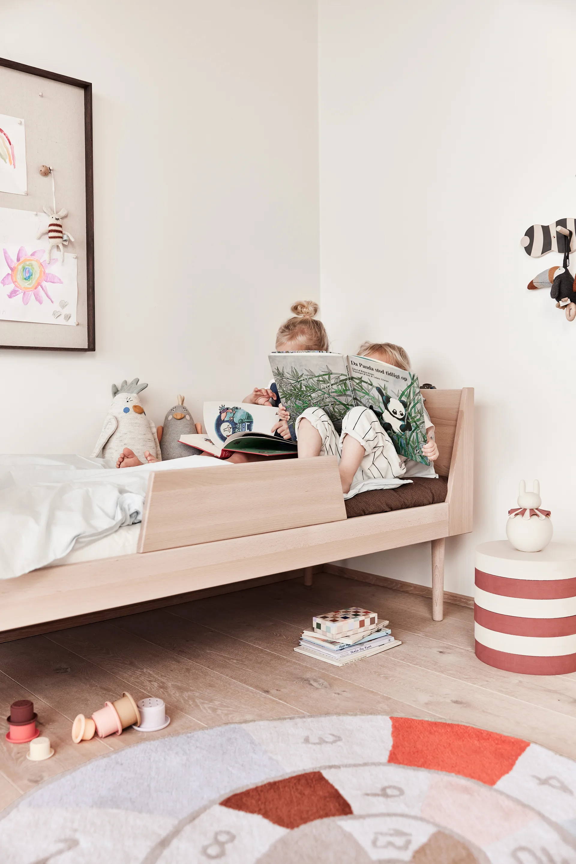 Iro stapelbare kruk, Vanilla-nutmeg OYOY