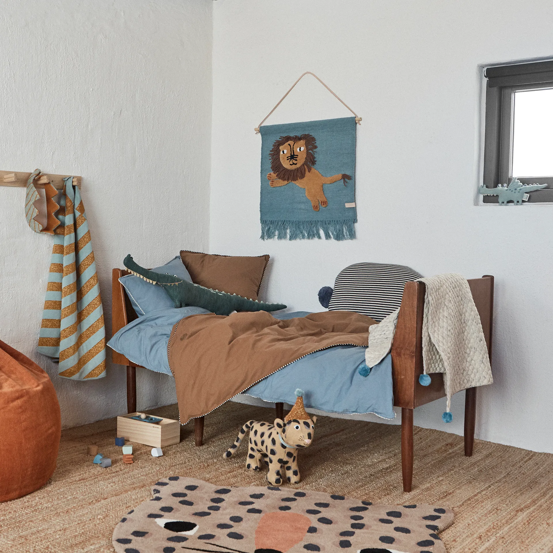 Jumping Lion muurdecoratie 52x55 cm, Blauw OYOY