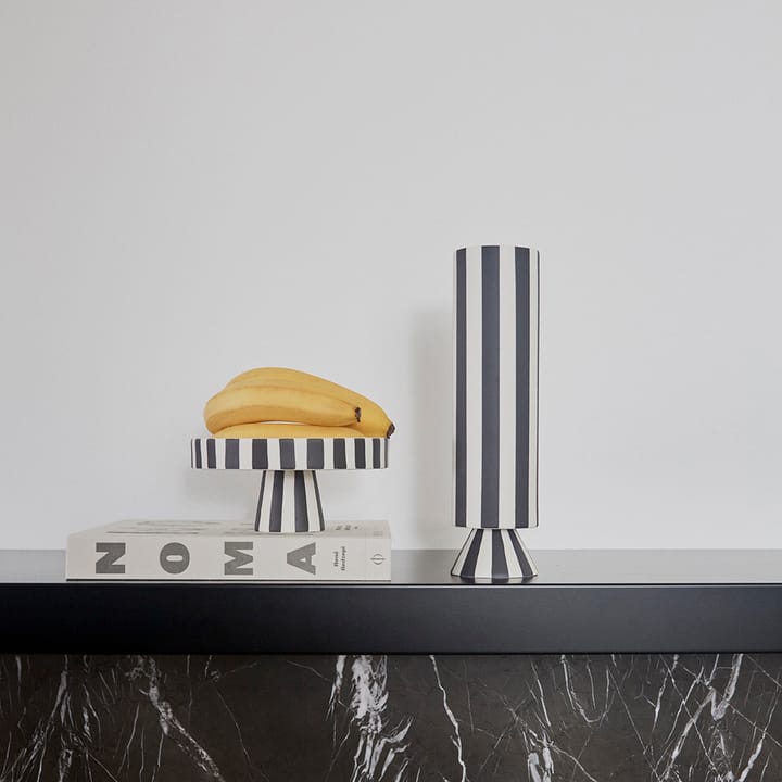 Toppu taartbord met voet Ø20 cm, Zwart-wit OYOY