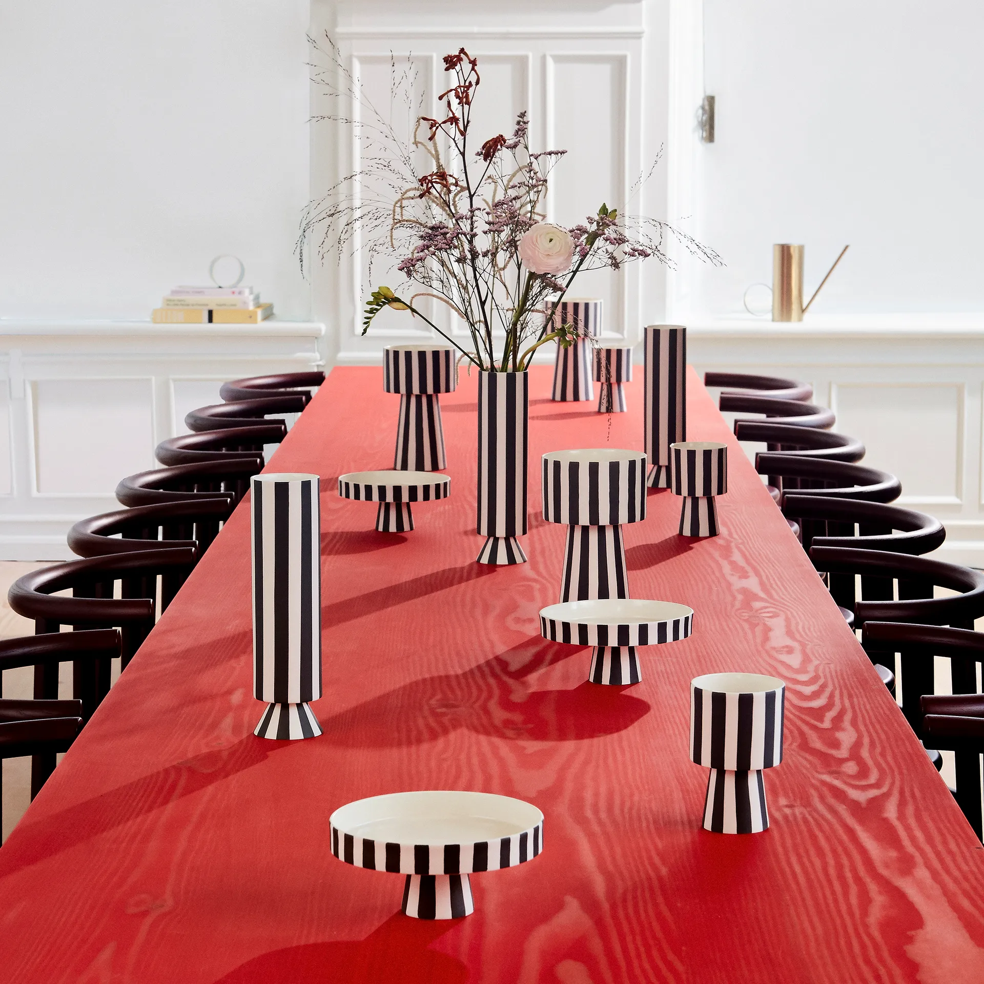 Toppu taartbord met voet Ø20 cm, Zwart-wit OYOY