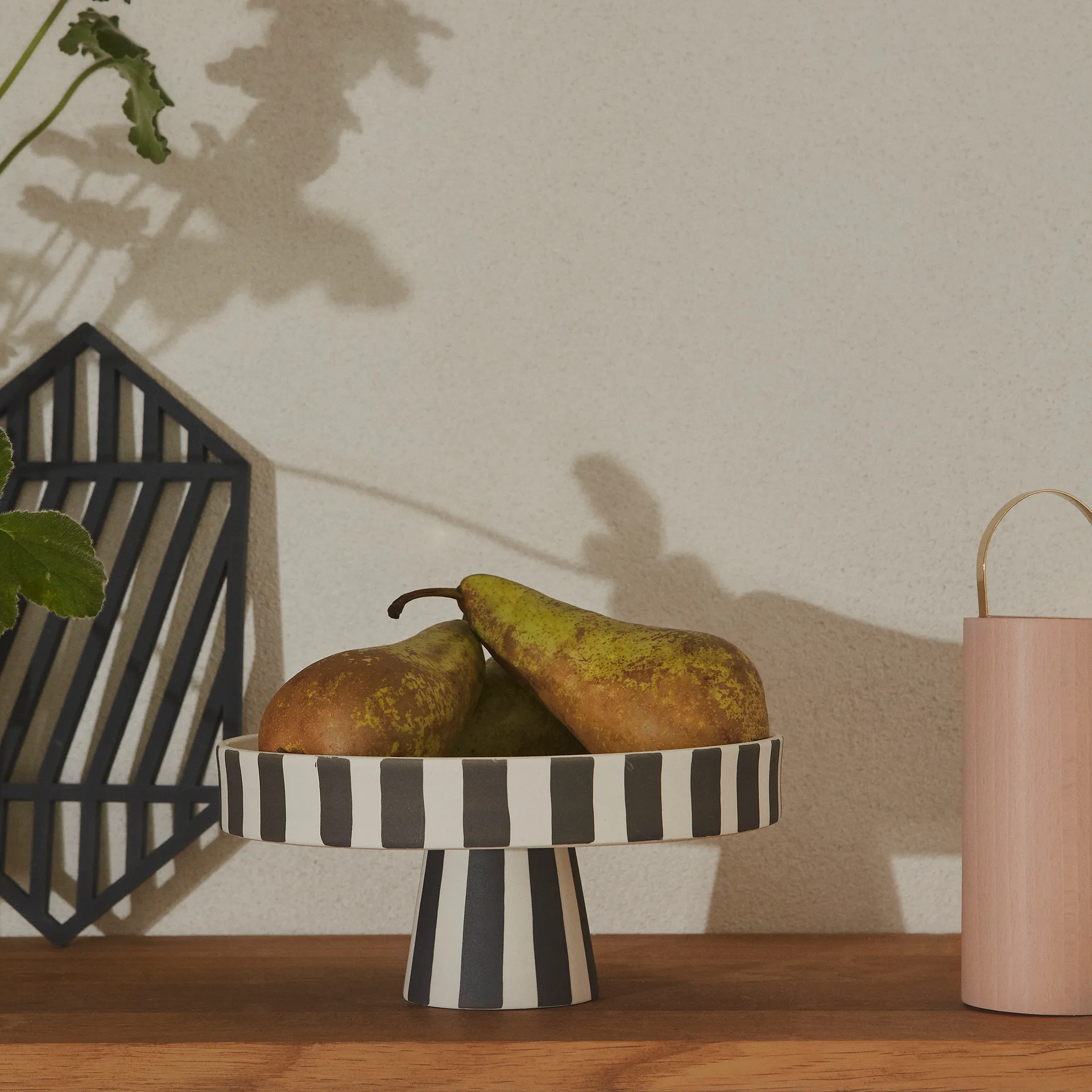 Toppu taartbord met voet Ø20 cm, Zwart-wit OYOY