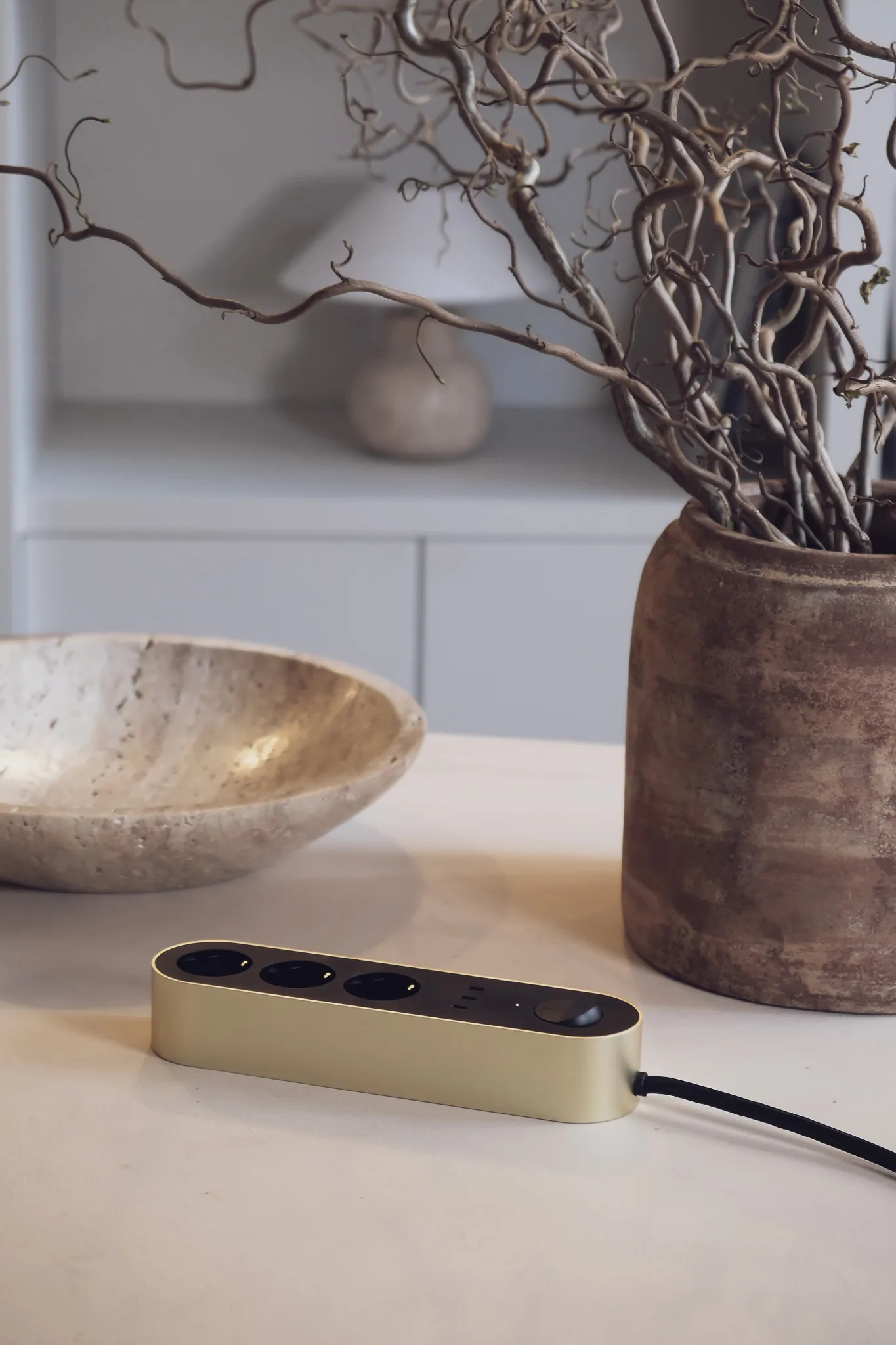 Edgar Power Bar stekkerdoos, Satin brass Palette