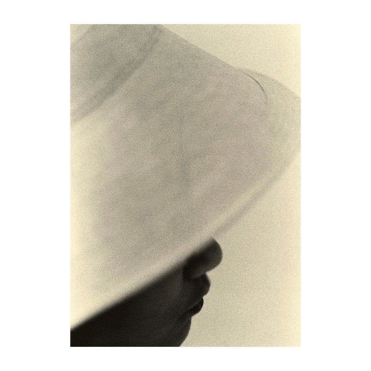Paper Collective Girl and Hat poster 50x70 cm | Scandinavisch Interieur | Posters | Geel