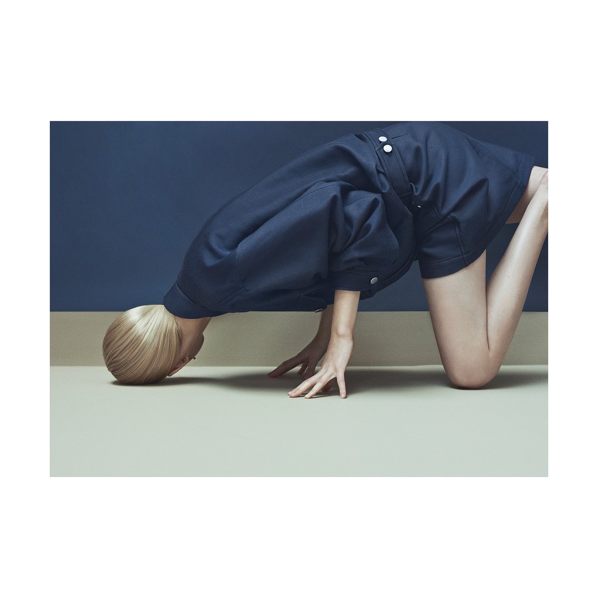 Paper Collective In Deep Blue poster 50x70 cm | Scandinavisch Interieur | Posters | Blauw