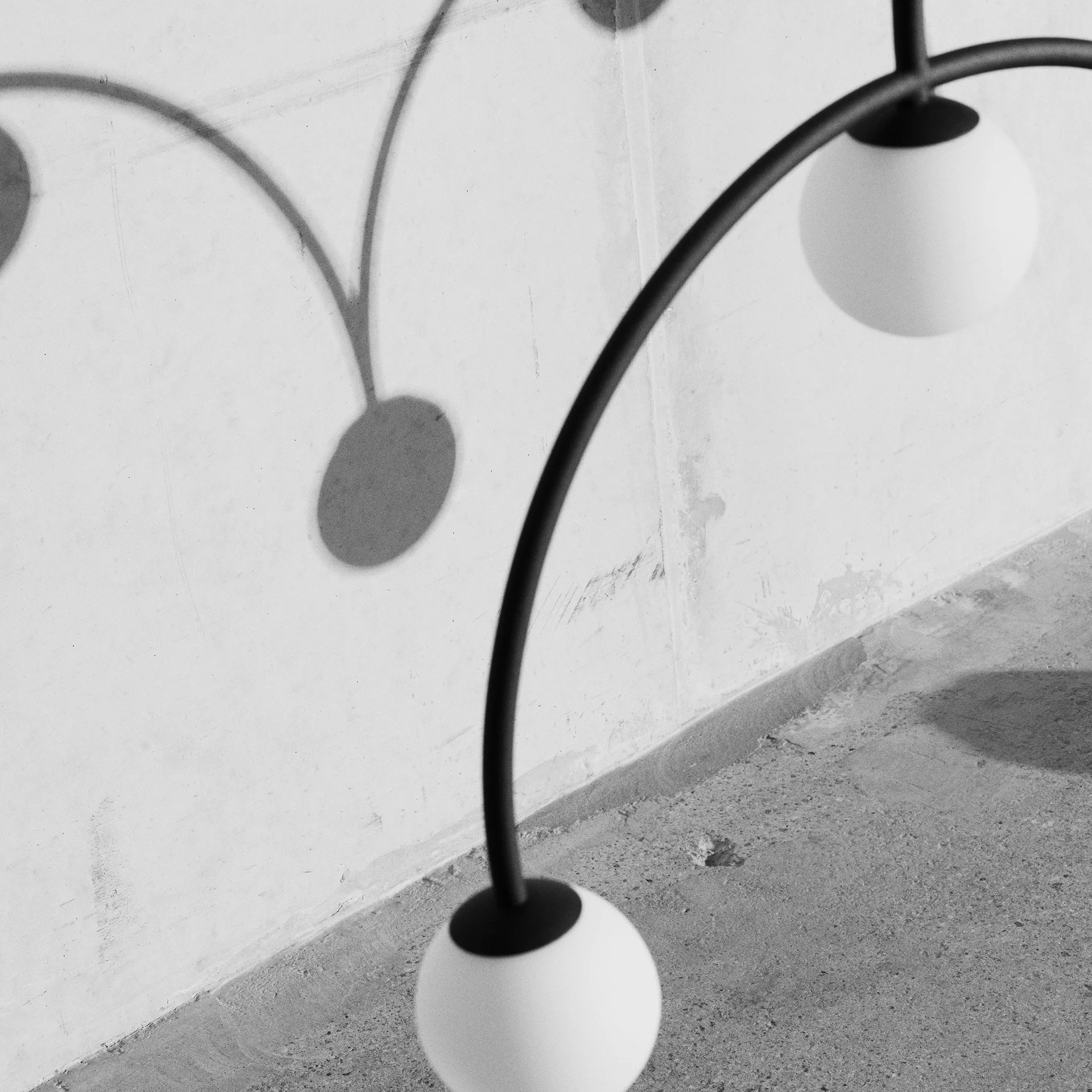 Bounce 116 plafondlamp, Zwart-opaalglas Pholc