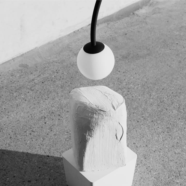 Bounce 169 hanglamp, zwart, opaalglas Pholc